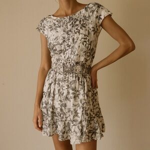Patrizia Pepe White / Grey Floral Short Dress Size 6